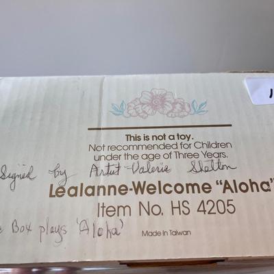 World Gallery Dolls Lealanne - Welcome Aloha Doll