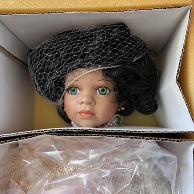 World Gallery Dolls Jasmine Doll