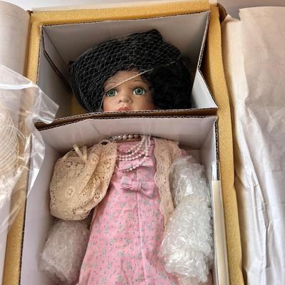 World Gallery Dolls Jasmine Doll