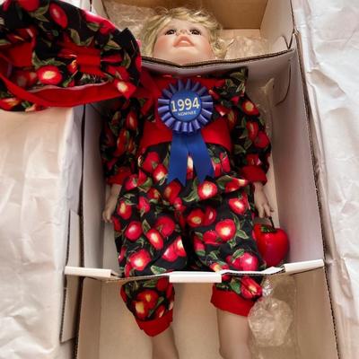 World Gallery Dolls Apple Dumpling Doll
