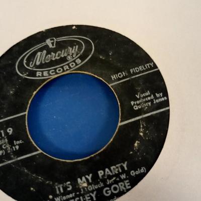 LOT 95   LOT OF OLD 45'S