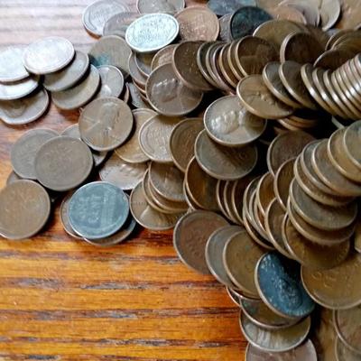 LOT 102 LARGE LOT OF OLD WHEAT PENNIES