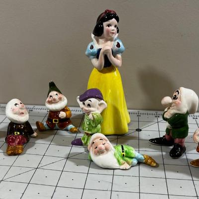 Super Cute Disney Snow White and 7 dwarfs 
