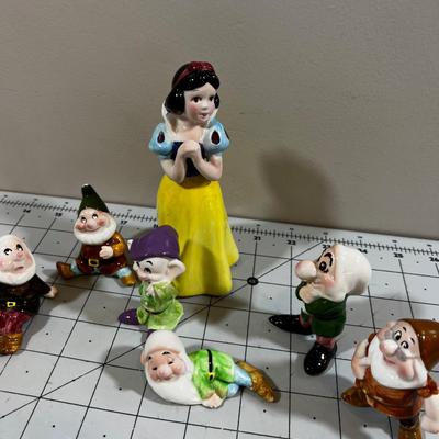 Super Cute Disney Snow White and 7 dwarfs 