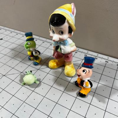 Disney Ceramic Figurines: Jiminy  Cricket 2 & Frog
