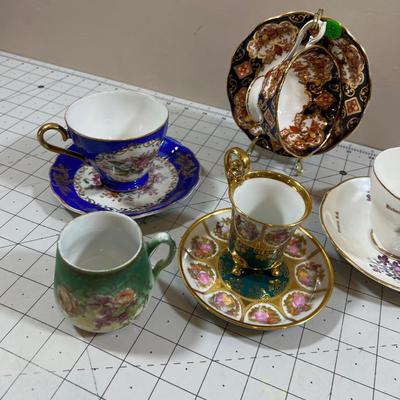  4 Tea Cups and Saucers - elegant! 
