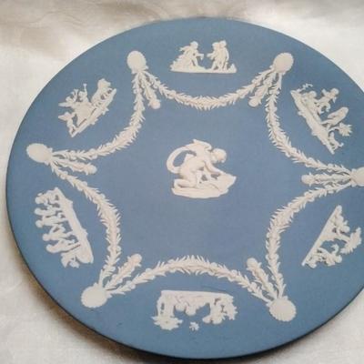 Wedgwood England Jasperware Embossed Cupid Plate Blue & White 8 7/8"