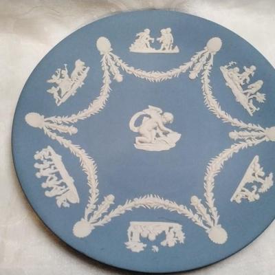 Wedgwood England Jasperware Embossed Cupid Plate Blue & White 8 7/8"