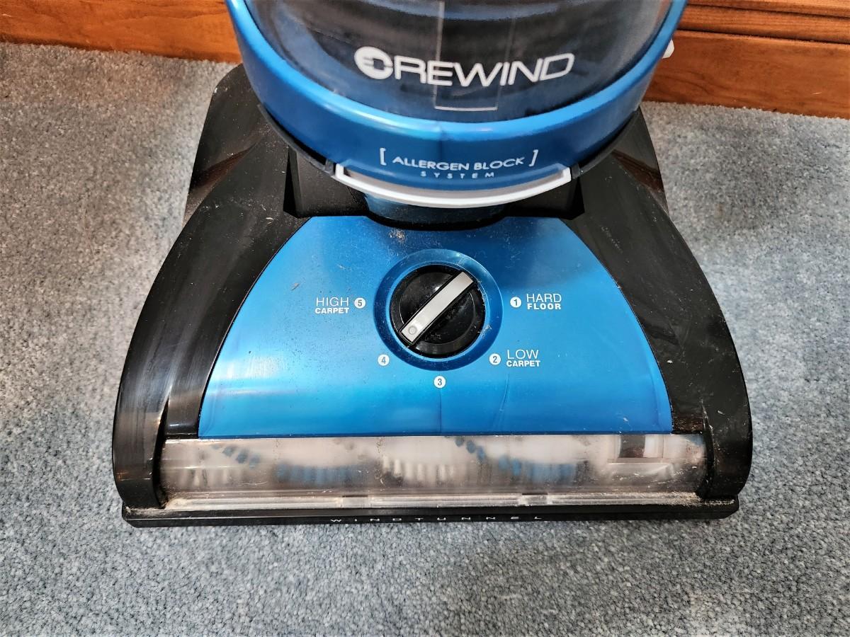 Lot 147 HOOVER Elite Rewind Plus Vacuum
