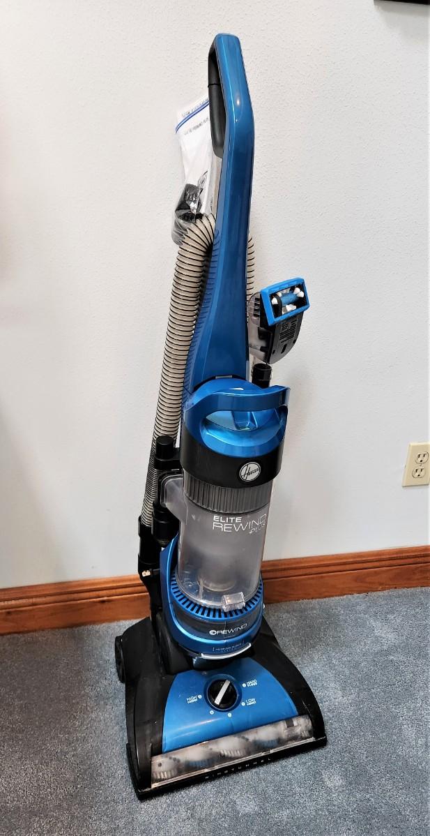Lot 147 HOOVER Elite Rewind Plus Vacuum