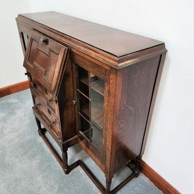 Lot #148  Beautiful Antique MIssion Oak drop down desk/bookcase