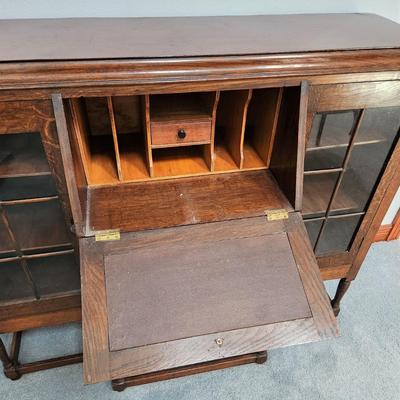 Lot #148  Beautiful Antique MIssion Oak drop down desk/bookcase