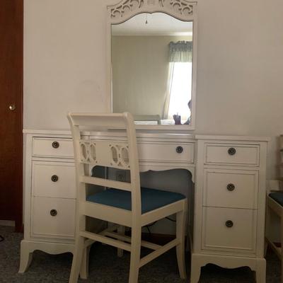 White vanity w/matching mirror & chair