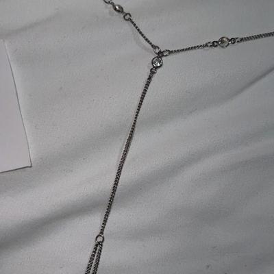 lot of 2 bracelets that hook on your finger
