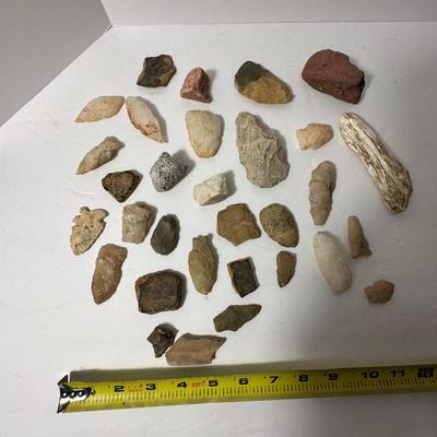 Indian Artifact Arrowhead Lot