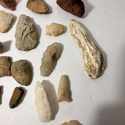 Indian Artifact Arrowhead Lot