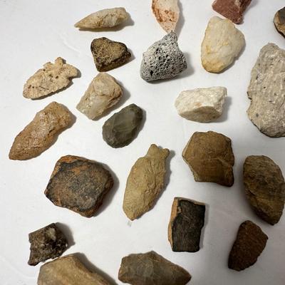 Indian Artifact Arrowhead Lot