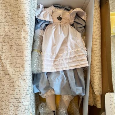World Gallery Dolls and Collectibles Alice in Wonderland