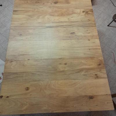 Nice Dining room table with 4 fabric seated chairs. Table and 4 chairs with Leaf