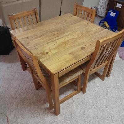 Nice Dining room table with 4 fabric seated chairs. Table and 4 chairs with Leaf