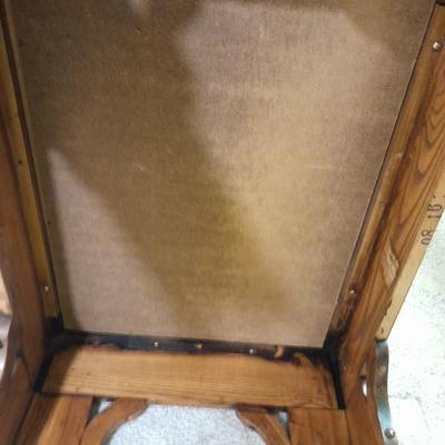 Glass top end table with Inlayed wicker design and a Lamp