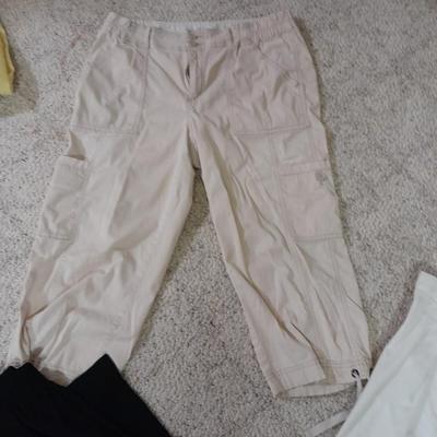 Women's Capri pants size 14