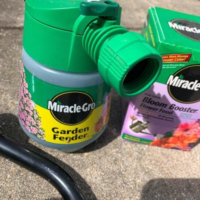 Lawn & Garden Sprinkler Miracle Gro Grass Seed Sprayer Lot