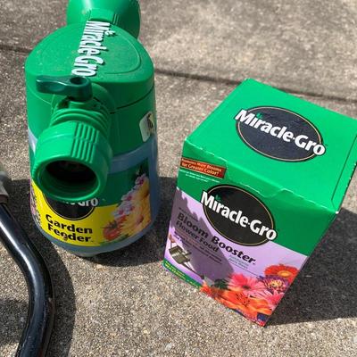 Lawn & Garden Sprinkler Miracle Gro Grass Seed Sprayer Lot