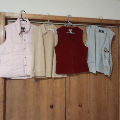 Women's Vests Warner Bros., Stonebridge, Liz Claiborne, Lands End size L and XL