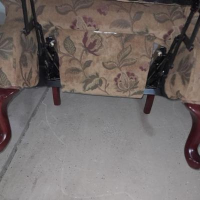 Reclining Livingroom chair with wooden claw feet