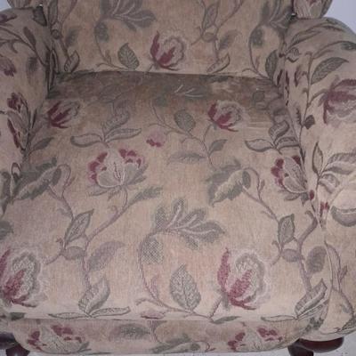 Reclining Livingroom chair with wooden claw feet