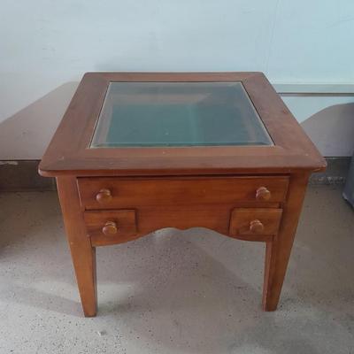 Riverside Furniture Glass top felted drawer Display case End table