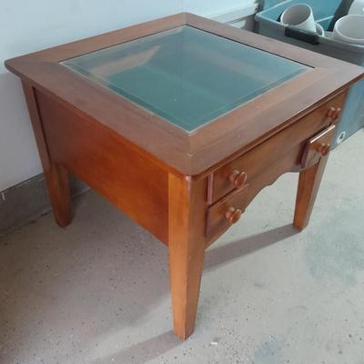 Riverside Furniture Glass top felted drawer Display case End table