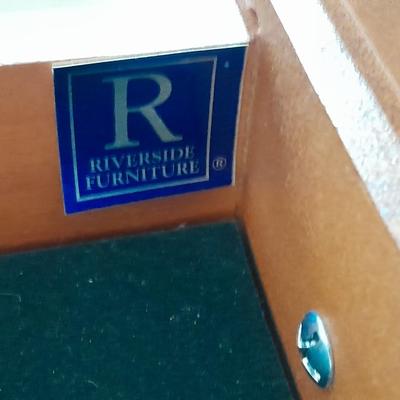 Riverside Furniture Glass top felted drawer Display case End table