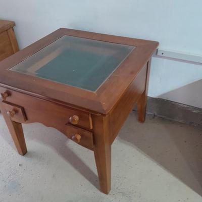 Riverside Furniture Glass top felted drawer Display case End table