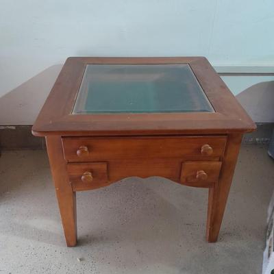 Riverside Furniture Glass top felted drawer Display case End table