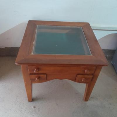 Riverside Furniture Glass top felted drawer Display case End table