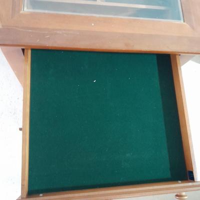 Riverside Furniture Glass top felted drawer Display case End table