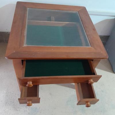 Riverside Furniture Glass top felted drawer Display case End table