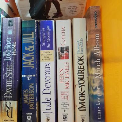 Soft Back Books Nicholas Sparks, Jude Deceraux, John Hilton and more