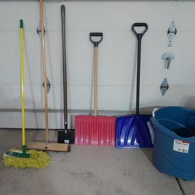 Snow shovels, Push broom, mop, and how with a 18 gallon rope tote