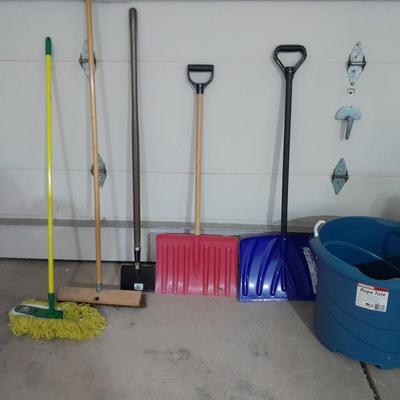 Snow shovels, Push broom, mop, and how with a 18 gallon rope tote