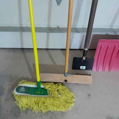 Snow shovels, Push broom, mop, and how with a 18 gallon rope tote