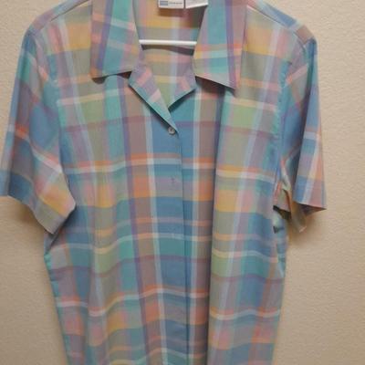 Women's short sleeved button up tops American weekend, Lee Riders L & XL