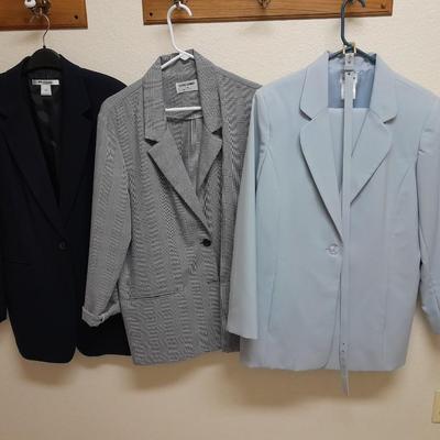 Womens Suits blazer Jackets with pants Nygard 14, Alfred Dunner 14. Liz Baker 14