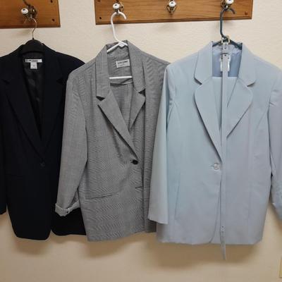 Womens Suits blazer Jackets with pants Nygard 14, Alfred Dunner 14. Liz Baker 14