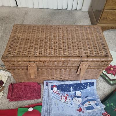 Xmas Linen with Wicker Box