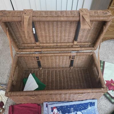 Xmas Linen with Wicker Box