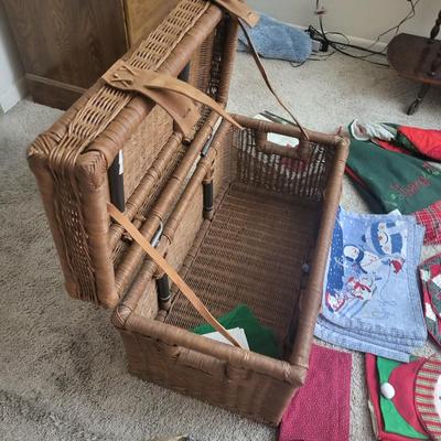 Xmas Linen with Wicker Box