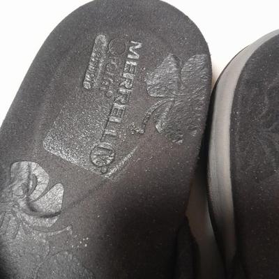 Two pairs of Women's Size 10M sandals Dr. Scholls and Merrell